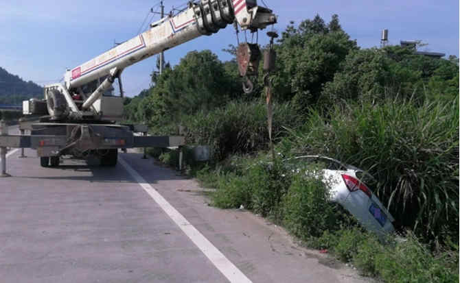 上杭重载吊车救援